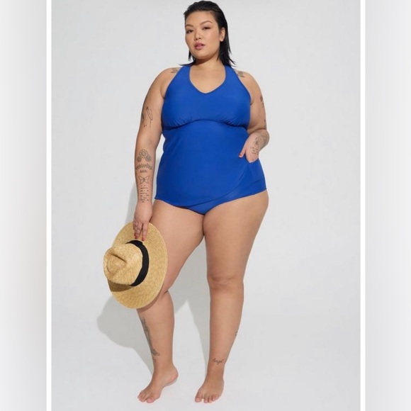 Torrid Wireless Racerback Tankini & Ultra High-Rise Swim Bottom set - Picture 4 of 11